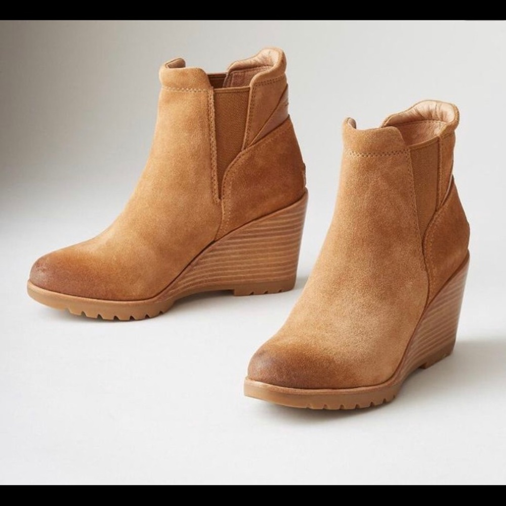 Sorel after hours Chelsea boot